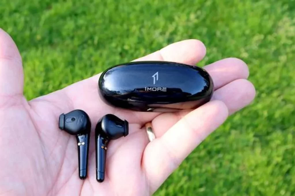 How to Pair 1more Earbuds | Headphonesaver